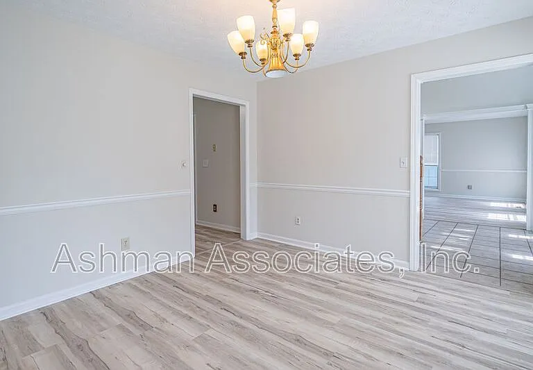 2402 Betsy Ct SW — Photo 8
