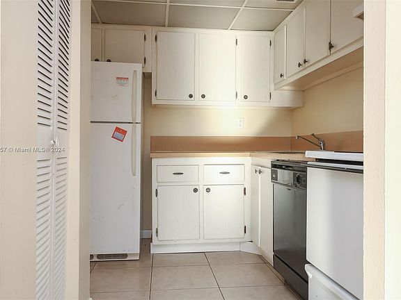 3rd image of 429 Executive Center Dr APT 210