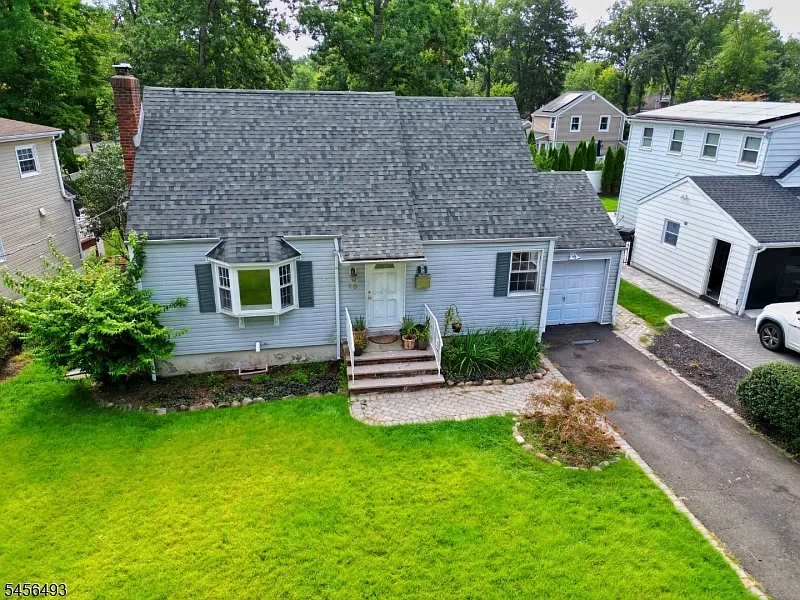 18 Hillcrest Dr