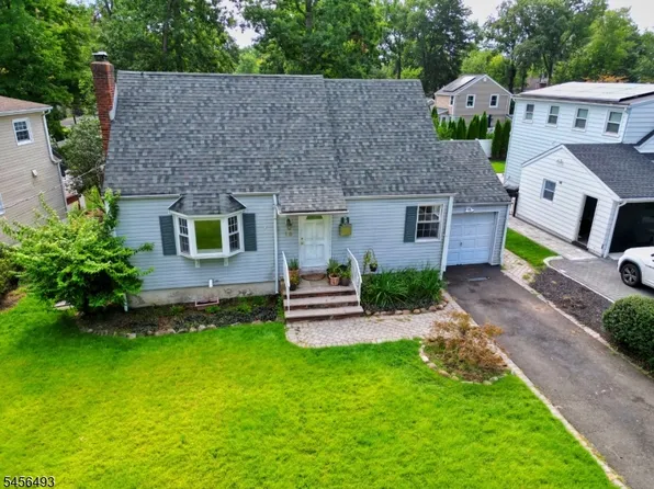 18 Hillcrest Dr, Wayne, NJ 07470