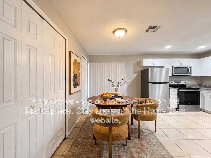 3 bed, 2.0 bath, 1200 sqft, $2,120 — Photo 4