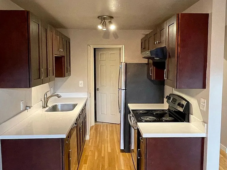 744 Belmont Pl E — Photo 3