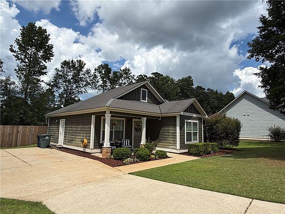 2nd image of 323 Embry Ln