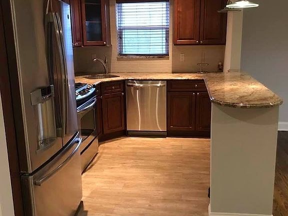 3rd image of 39 Glen Hollow Dr #G