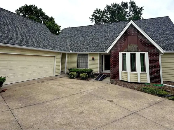 9711 Betsy Ross Ln, Liberty, MO 64068