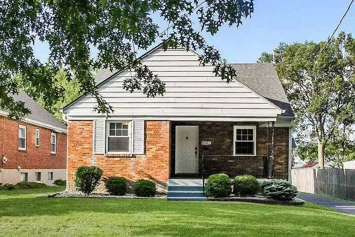 3 bed, 2.0 bath, 1599 sqft, $2,350 — Photo 1