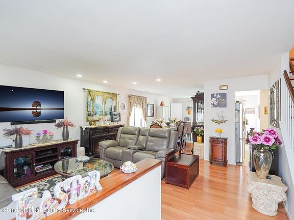 4th image of 152 Balsam Pl