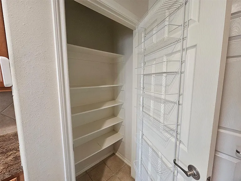 3219 Victorian Manor Ln — Photo 23