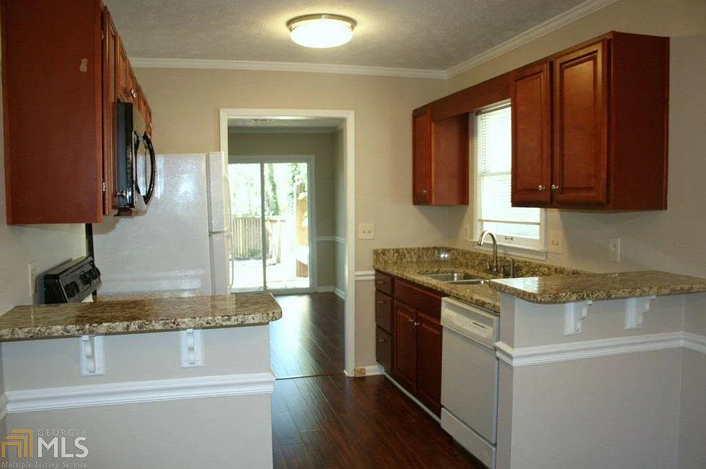 2 bed, 1256 sqft, $1,560 — Photo 3