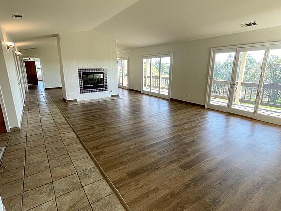 5th image of 1015 Vista Grande St