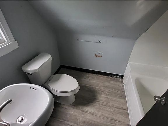 3rd image of 10012 Parkgate Ave #1
