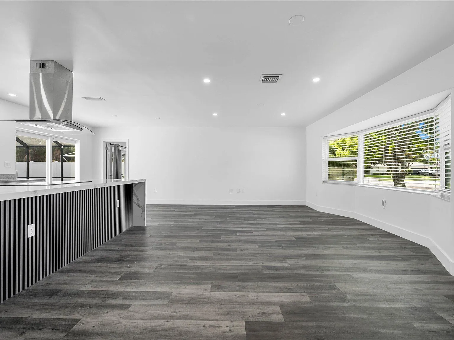 3 bed, 2.0 bath, 1812 sqft, $7,250 — Photo 3