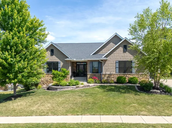 6234 Whispering Hill Ct, Bettendorf, IA 52722