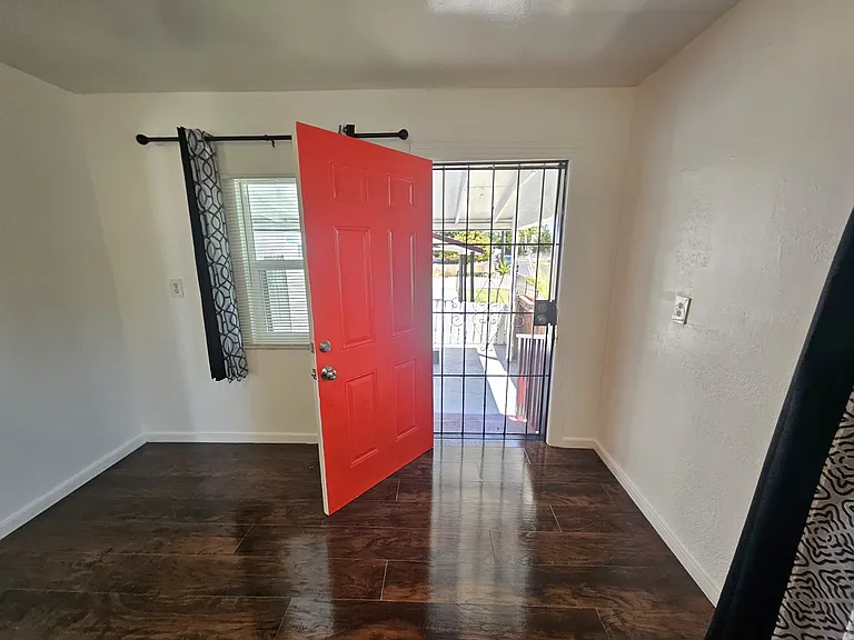 320 Locust Ave — Photo 31