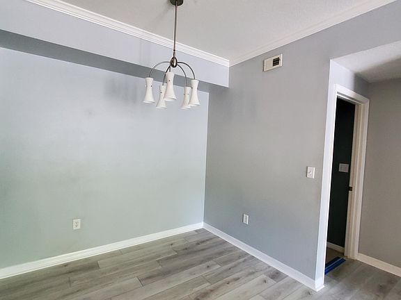4th image of 5621 Pinnacle Heights Cir APT 208
