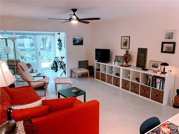 3rd image of 1021 De Soto Dr