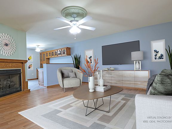 3rd image of 315 Oakwood Dr