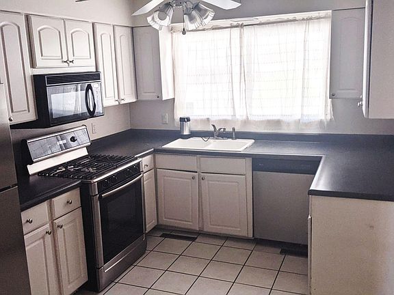3rd image of 4260 Canterbury Dr