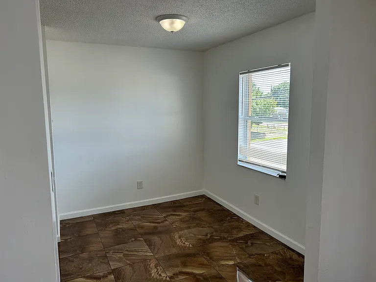 5606 S Manhattan Ave #B — Photo 3