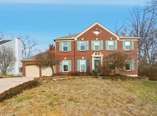 1083 Stratford Hill Dr, Cincinnati, OH 45230