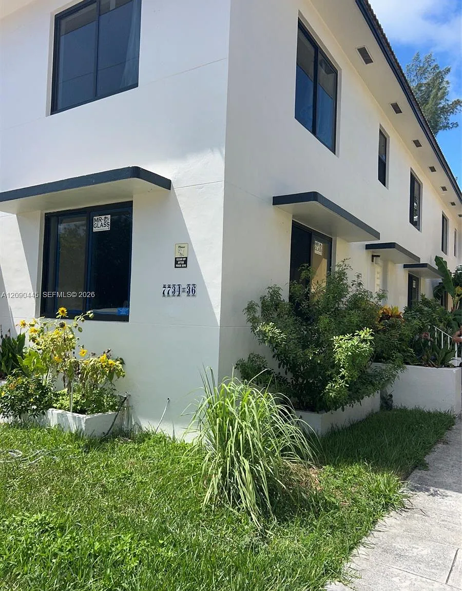 Altos Del Mar No 3 — Photo 1