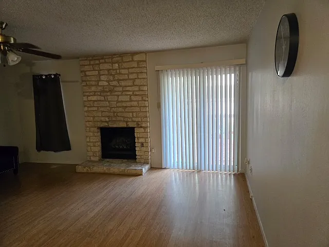 3 bed, 1312 sqft, $2,000 — Photo 3