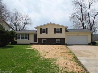 2260 Oak Point Dr, Akron, OH 44321