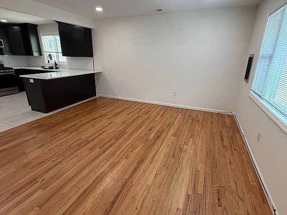 4th image of 1058-1060 E 25th St #2