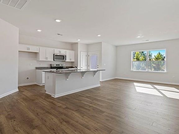 5th image of 48 Sunriff Ct