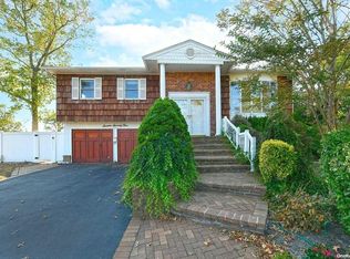 1674 James St, Merrick, NY 11566