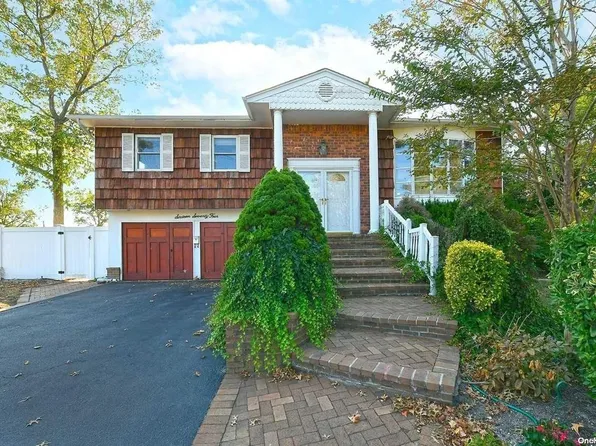 1674 James Street, Merrick, NY 11566