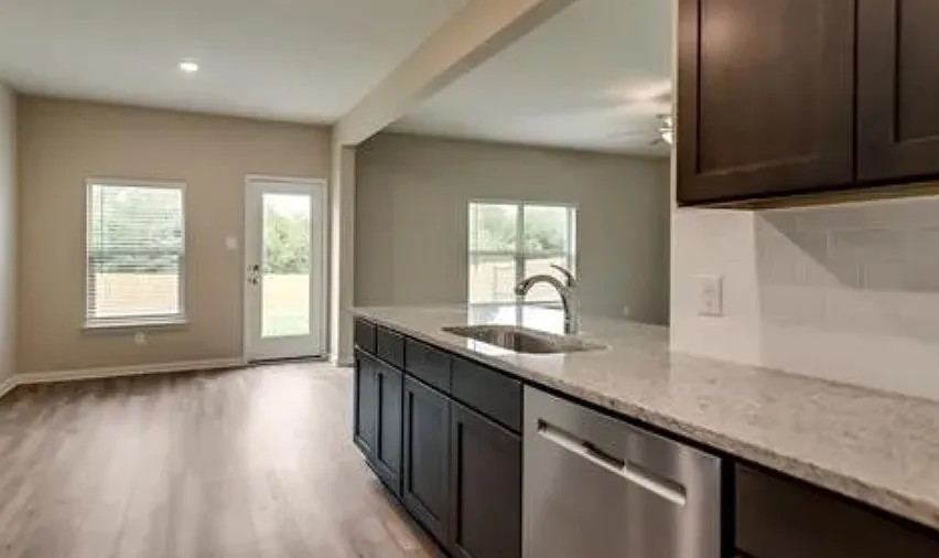 4 bed, 2.5 bath, 2187 sqft, $2,500 — Photo 3