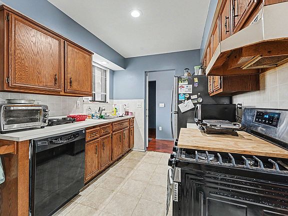 5th image of 28630 Imperial Dr