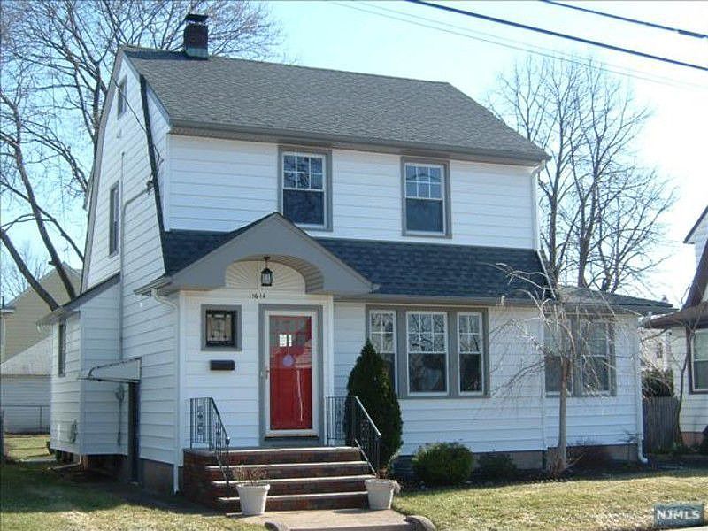 1st image of 16-14 Bellair Ave #1X