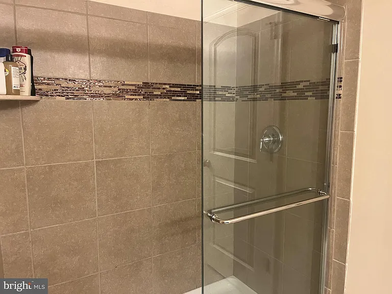 141 Graystone Dr — Photo 23