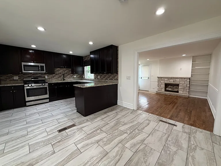 542 Cherry Ln — Photo 10