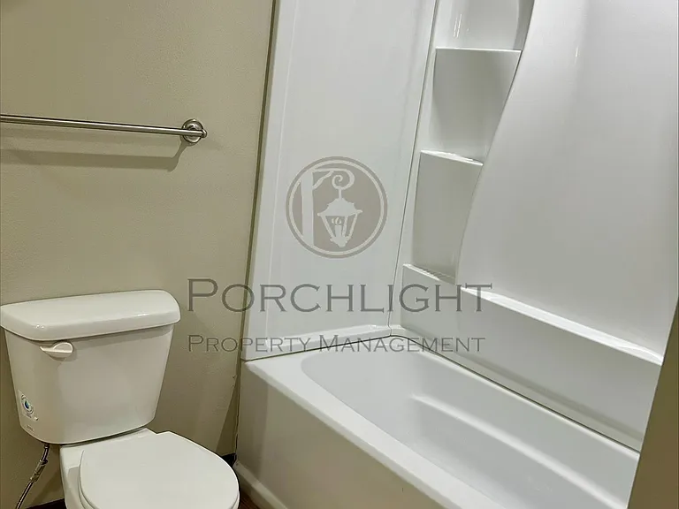 407 E Main St #B — Photo 9