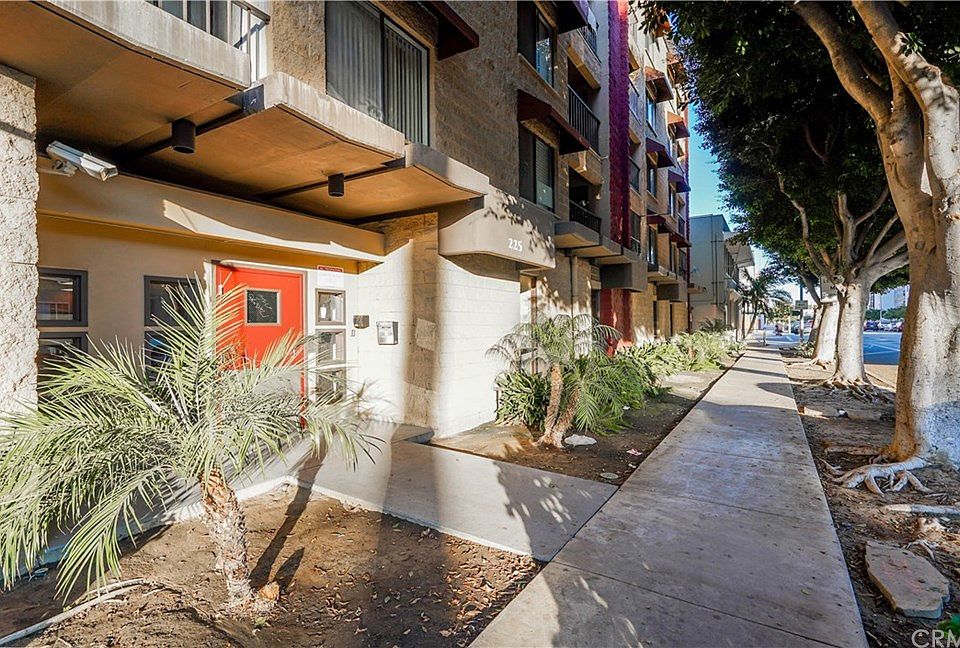 1st image of 225 W 6th St APT 213