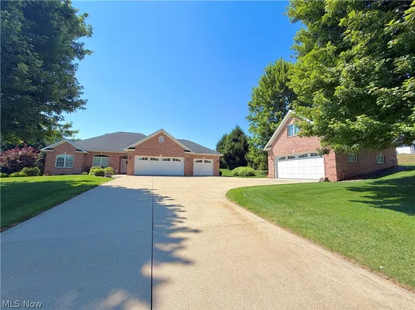 5044 Sunset Boulevard Rd NW, Strasburg, OH 44680