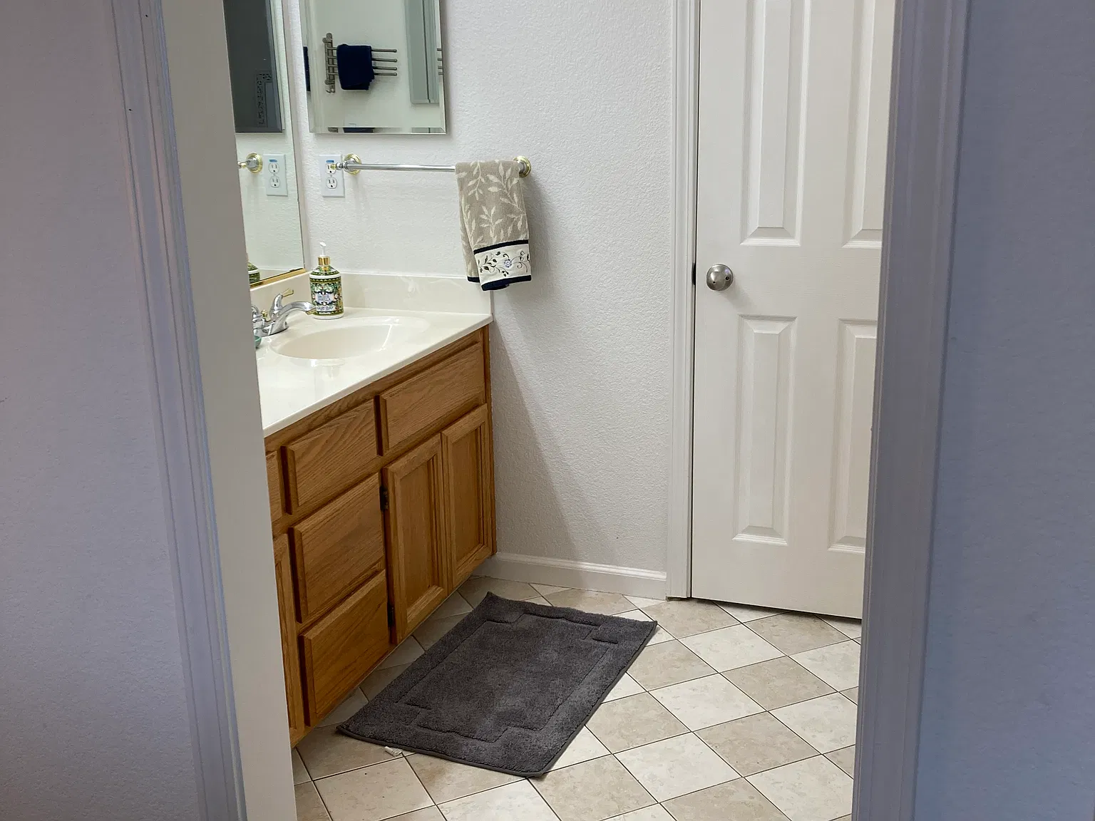 1 bed, 350 sqft, $1,100 — Photo 3