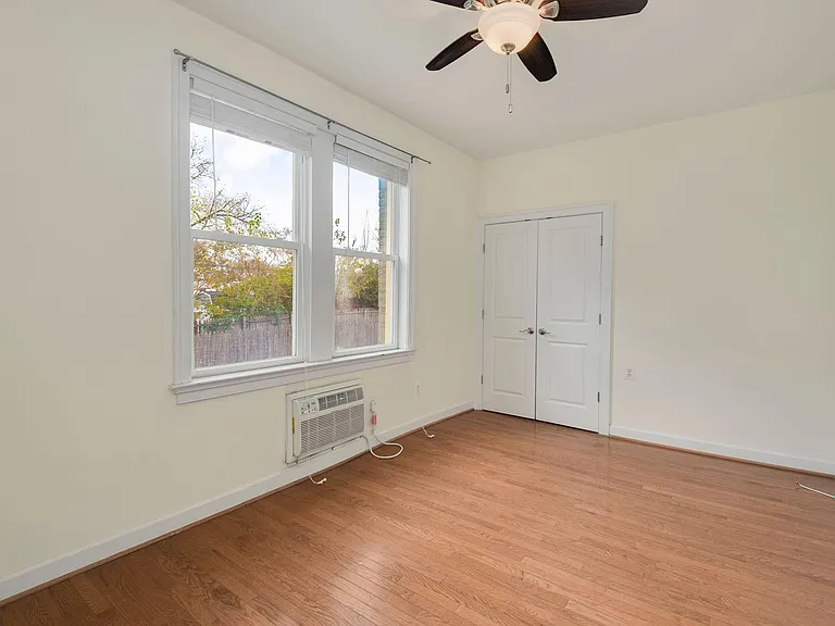 1815 A St SE #203 — Photo 8