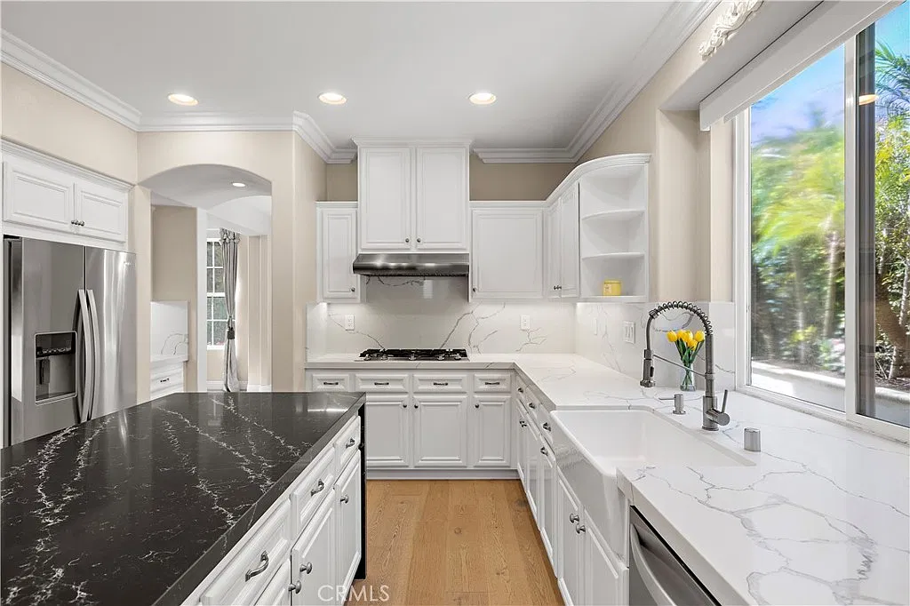 5 bed, 3206 sqft, $8,000 — Photo 4