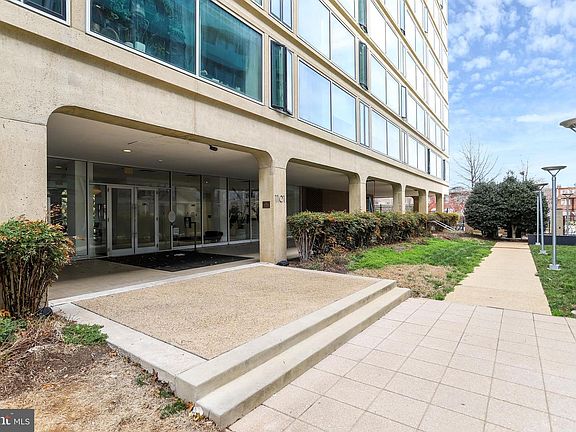 3rd image of 1101 3rd St SW APT 206