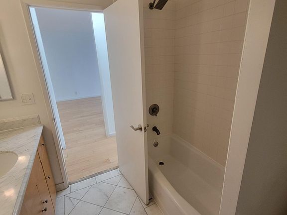 4th image of 1033 3rd St #208A