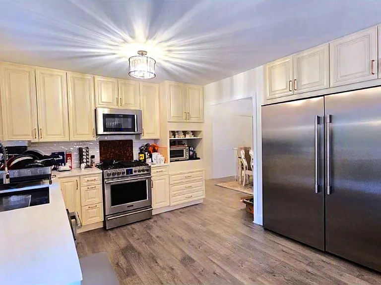 640 Stevens Dr #UPSTAIRS — Photo 8
