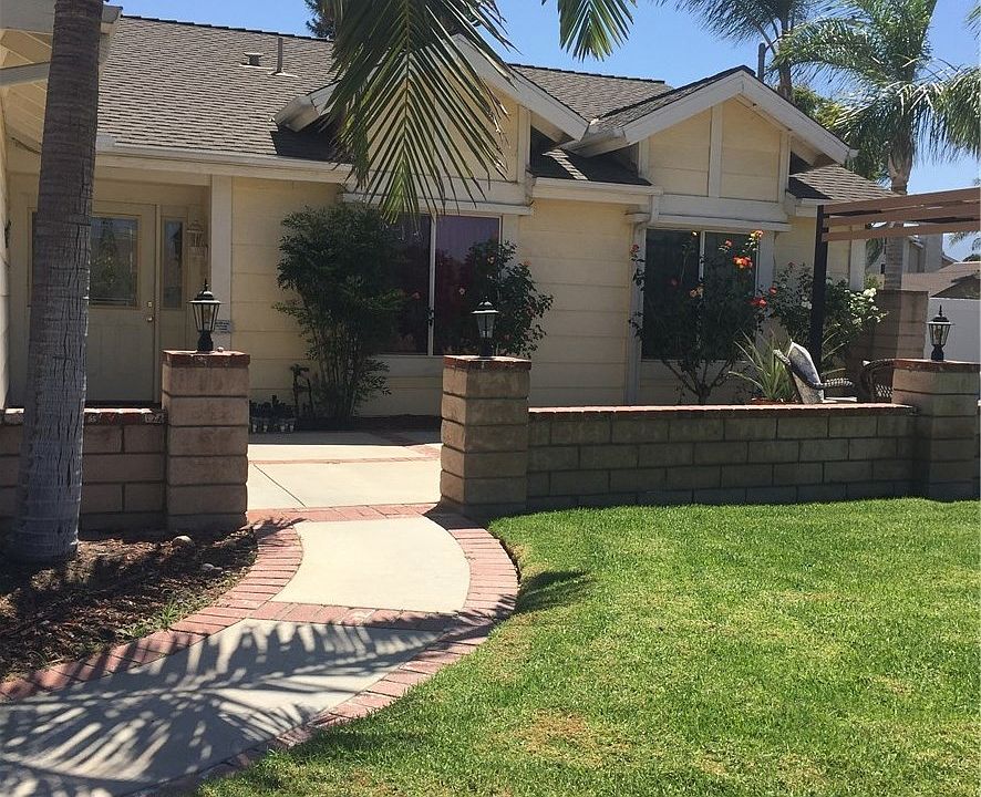2nd image of 1315 N Oleander Cir