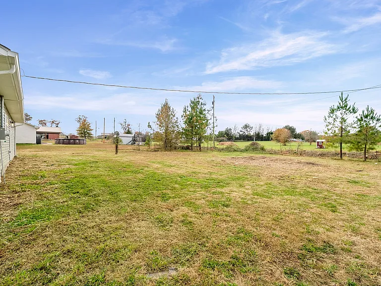 225 Military Rd — Photo 18