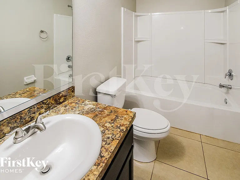 3310 Hidden Meadows Ct — Photo 16