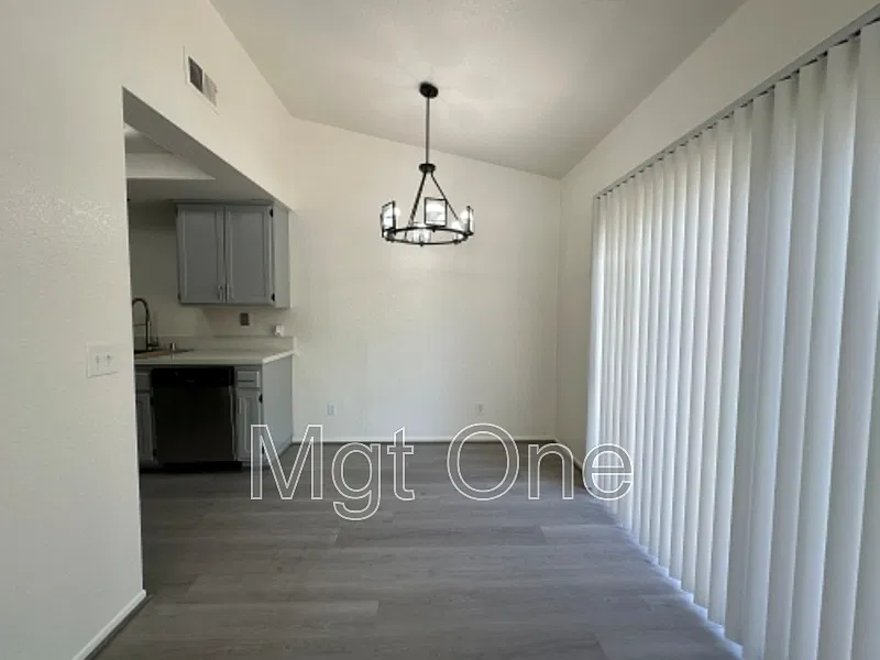 2 bed, 1.0 bath, 832 sqft, $3,195 — Photo 4
