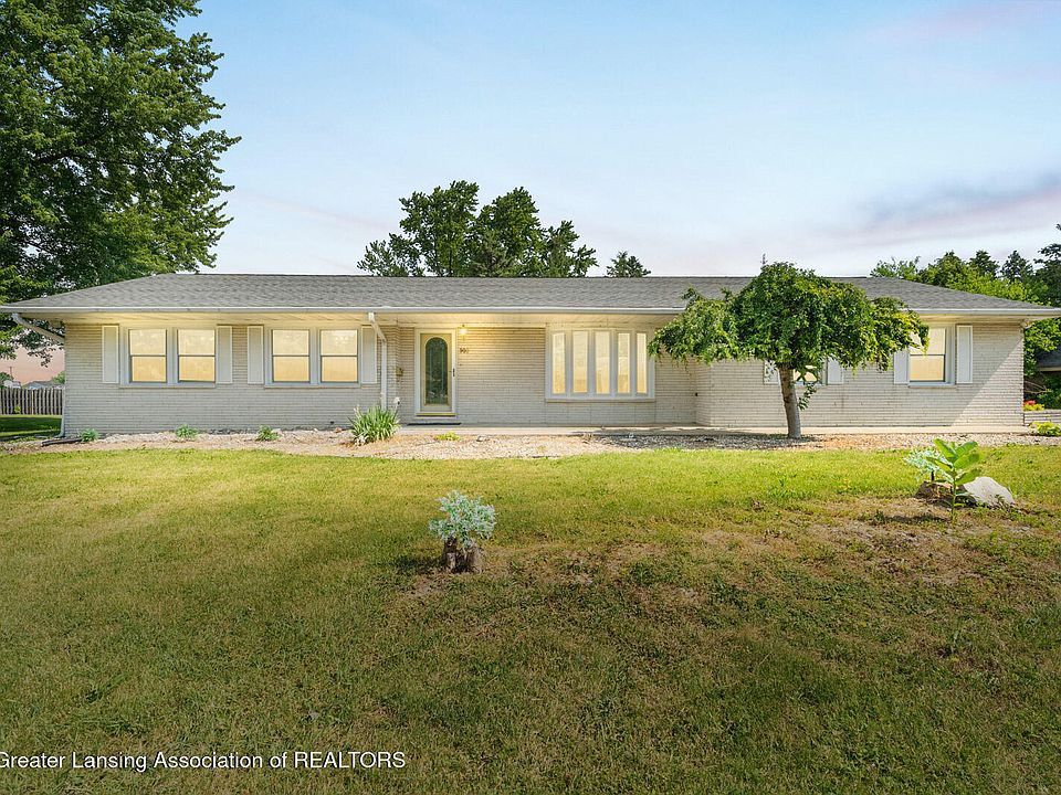 1st image of 900 W McConnell St